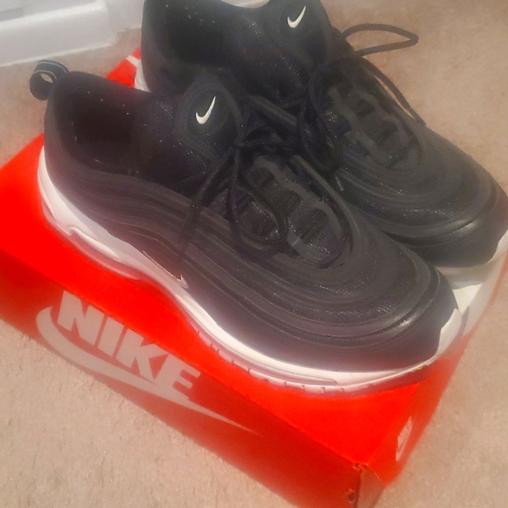 Airmax 97 size 10.5